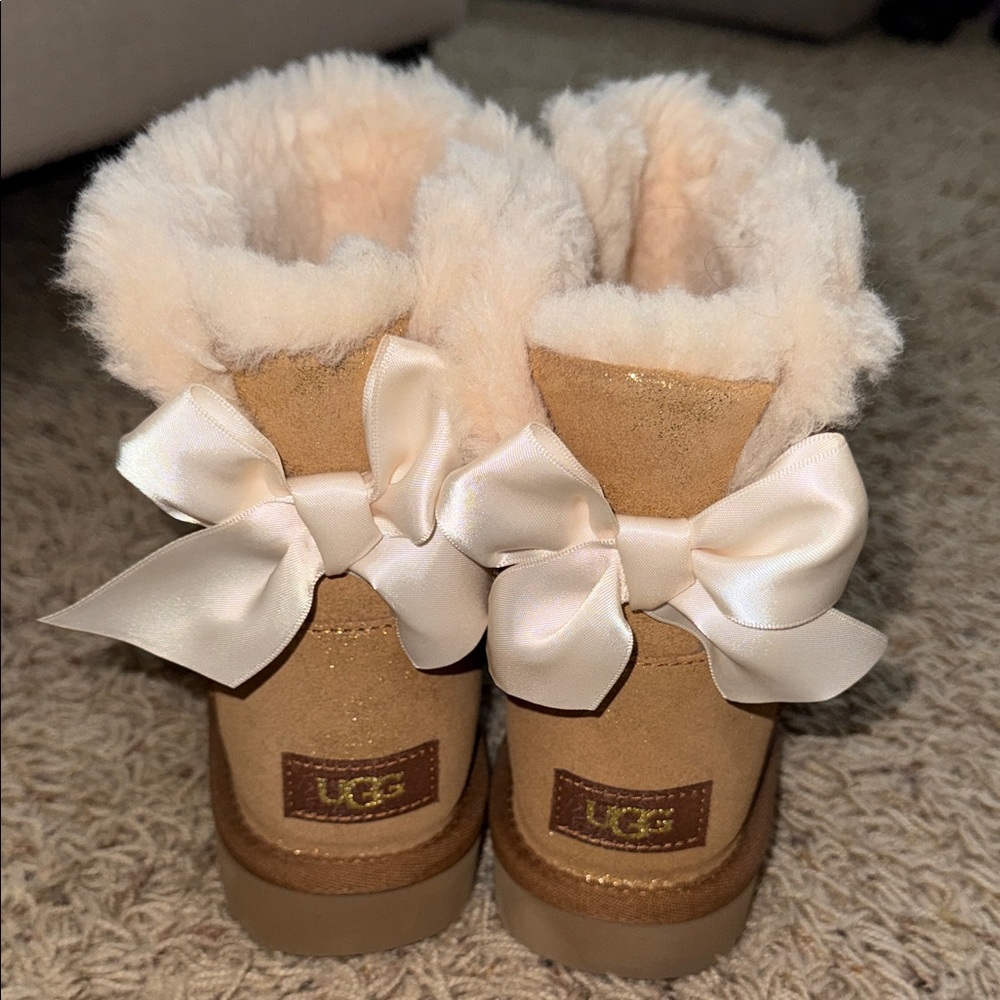 NEW UGG Tan Boots with Cream Shearling and Bows